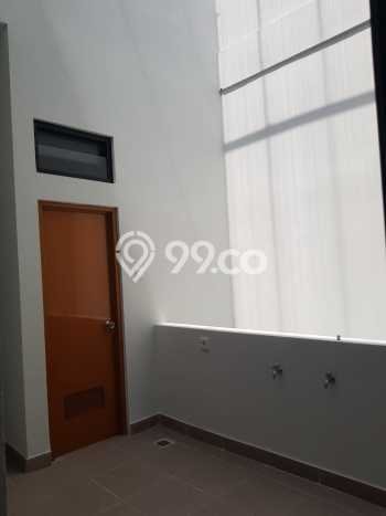For Sale Rumah 4 Kamar Lokasi Ideal Bagus dan Strategis di Kebon Jeruk For Sale Rumah 4 Kamar Lokasi Ideal Bagus dan Strategis di Kebon Jeruk