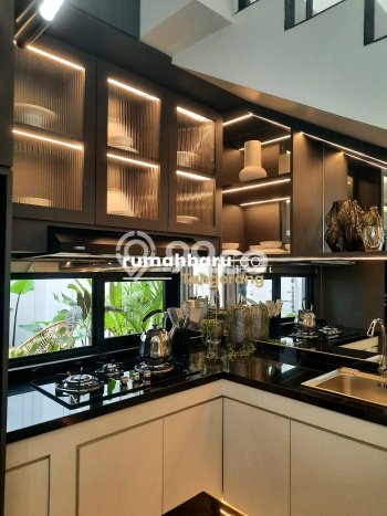 Rumah Luas Asri 4 KT Siap Pakai di Alam Sutera Tangerang Rumah Luas Asri 4 KT Siap Pakai di Alam Sutera Tangerang