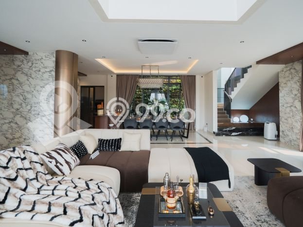 HARGA TERBAIK! Rumah Premium area Gading Serpong, Luas 216m² Bangunan 312m² HARGA TERBAIK! Rumah Premium area Gading Serpong, Luas 216m² Bangunan 312m²