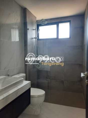 Disewakan! Rumah 4 Kamar Tidur &
4 Kamar Mandi di BSD, Tangerang Disewakan! Rumah 4 Kamar Tidur &
4 Kamar Mandi di BSD, Tangerang