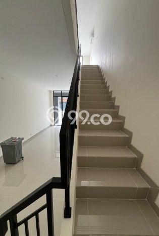 Disewakan Ruko Strategis Kawasan , Luas 100m2m², Lokasi Ramai Disewakan Ruko Strategis Kawasan , Luas 100m2m², Lokasi Ramai