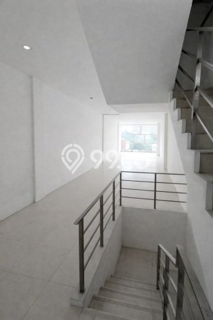 Disewakan Ruko di Serpong Tangerang Selatan LT 540m2, LB 850m2 Disewakan Ruko di Serpong Tangerang Selatan LT 540m2, LB 850m2
