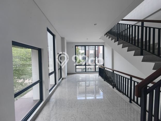 FOR RENT! Ruko di BSD City Cocok untuk Bisnis 100m2 FOR RENT! Ruko di BSD City Cocok untuk Bisnis 100m2