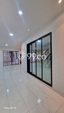 Disewakan! Rumah 3 Kamar Tidur &
3 Kamar Mandi di BSD City, Tangerang Disewakan! Rumah 3 Kamar Tidur &
3 Kamar Mandi di BSD City, Tangerang