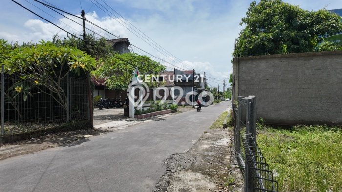 Lahan Strategis di Ngaglik Dijual dengan Luas 861m2 Lahan Strategis di Ngaglik Dijual dengan Luas 861m2