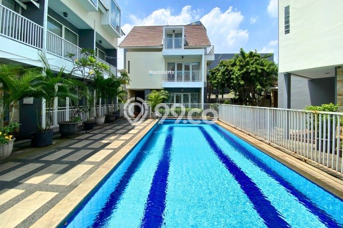 Sewa Rumah Strategis LT 330m2 / LB 230m2 di Mega Kuningan, Jakarta Selatan Sewa Rumah Strategis LT 330m2 / LB 230m2 di Mega Kuningan, Jakarta Selatan