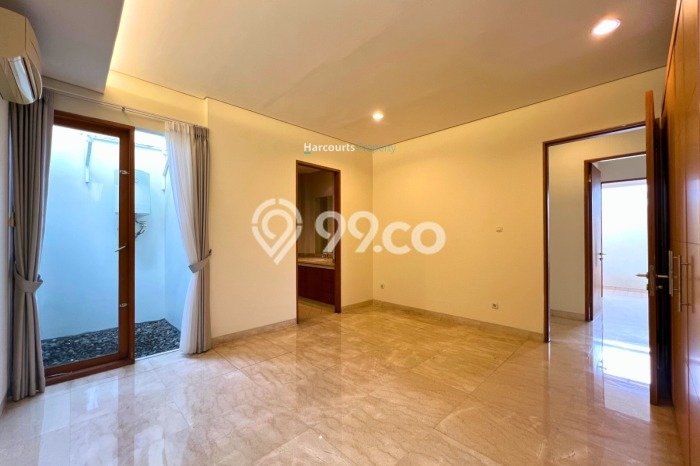 Hunian Ideal dengan LT 630m2 & LB 600m2 Disewakan di Kemang Hunian Ideal dengan LT 630m2 & LB 600m2 Disewakan di Kemang