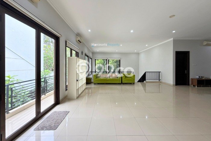 Sewa Rumah Nyaman di Senopati LT 490m2 / LB 400m2 Siap Huni Sewa Rumah Nyaman di Senopati LT 490m2 / LB 400m2 Siap Huni