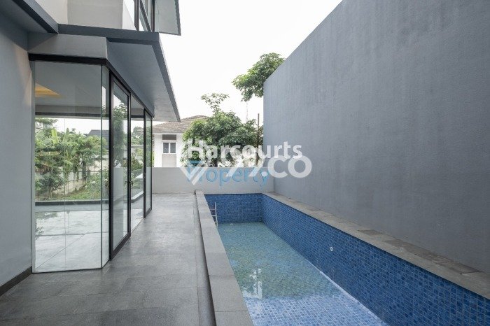 Ready to Use! Premium House LT 236m2 Desain Elegan di Kemang Ready to Use! Premium House LT 236m2 Desain Elegan di Kemang