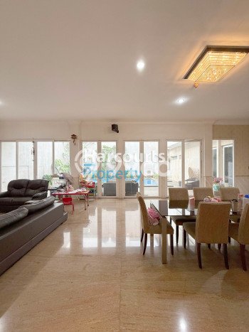 Dijual Rumah Mewah Elegan Dengan View Eksklusif di Patal Senayan, Jakarta Selatan Dijual Rumah Mewah Elegan Dengan View Eksklusif di Patal Senayan, Jakarta Selatan