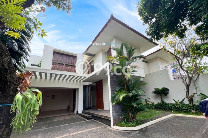 Hunian Ideal dengan LT 630m2 & LB 600m2 Disewakan di Kemang Hunian Ideal dengan LT 630m2 & LB 600m2 Disewakan di Kemang