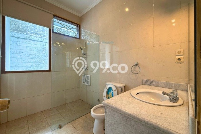 Rumah Kondisi Baik Disewakan di Kemang, Jakarta Selatan LT 1146m2, LB 600m2 Rumah Kondisi Baik Disewakan di Kemang, Jakarta Selatan LT 1146m2, LB 600m2