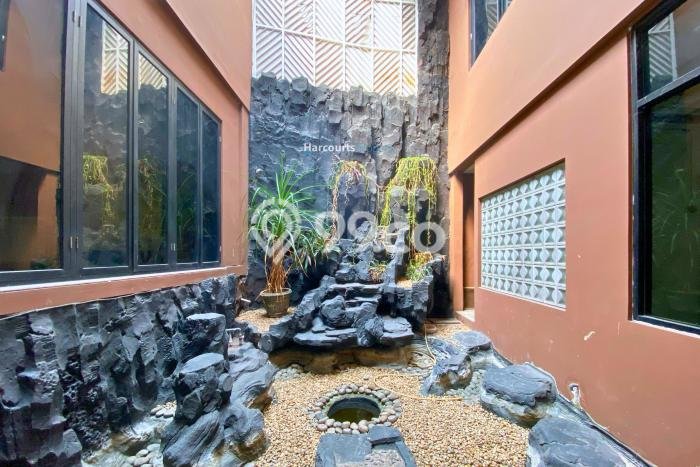 Disewakan! Rumah 6 Kamar Tidur &
2 Kamar Mandi di Permata Hijau, Jakarta Selatan Disewakan! Rumah 6 Kamar Tidur &
2 Kamar Mandi di Permata Hijau, Jakarta Selatan