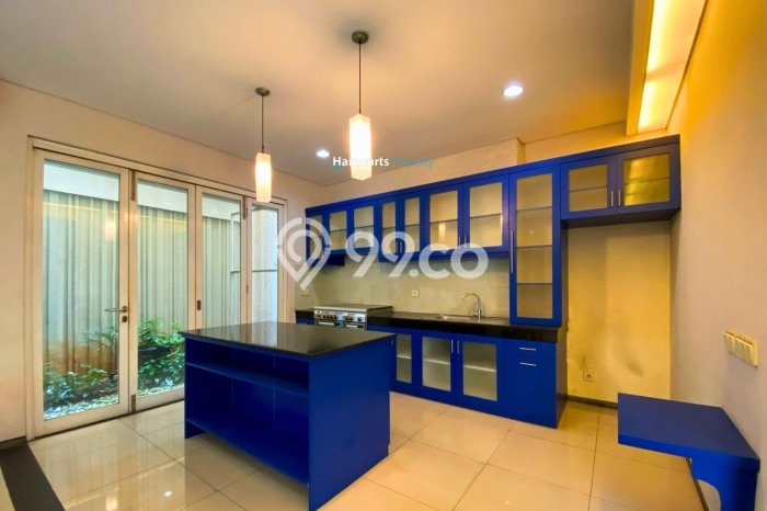 Rumah Kondisi Baik Disewakan di Senopati, Jakarta Selatan LT 260m2, LB 400m2 Rumah Kondisi Baik Disewakan di Senopati, Jakarta Selatan LT 260m2, LB 400m2