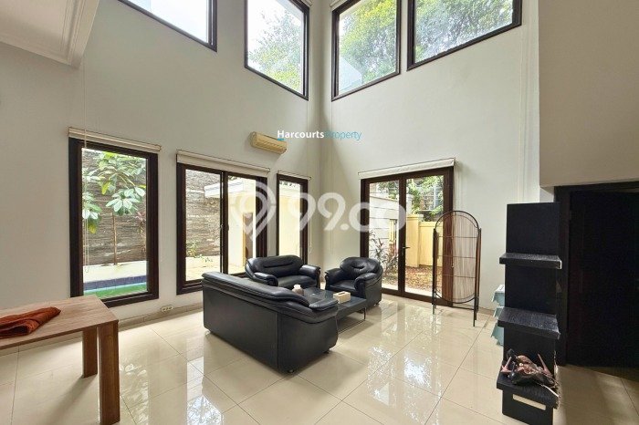 Sewa Rumah Nyaman di Senopati LT 490m2 / LB 400m2 Siap Huni Sewa Rumah Nyaman di Senopati LT 490m2 / LB 400m2 Siap Huni