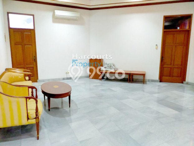 Rumah Elit LB 325m2 Siap Pakai Desain Elegan di Kuningan, Jakarta Selatan Rumah Elit LB 325m2 Siap Pakai Desain Elegan di Kuningan, Jakarta Selatan