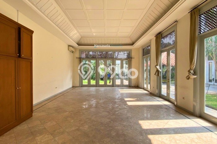 Rumah Sewa Jakarta Selatan LT 975m2 LB 550m2 Kawasan Kemang Rumah Sewa Jakarta Selatan LT 975m2 LB 550m2 Kawasan Kemang