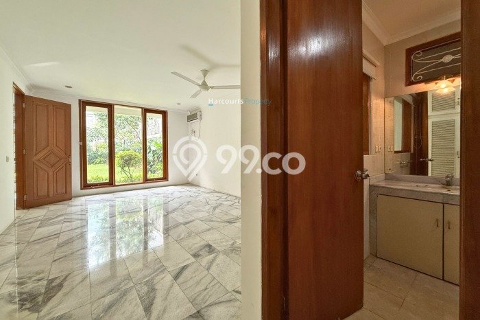 Rumah Kondisi Baik Disewakan di Kemang, Jakarta Selatan LT 1146m2, LB 600m2 Rumah Kondisi Baik Disewakan di Kemang, Jakarta Selatan LT 1146m2, LB 600m2