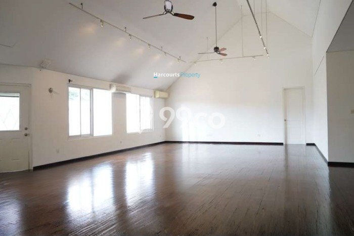Hunian Ideal dengan LT 400m2 & LB 800m2 Dikontrakkan di SCBD Hunian Ideal dengan LT 400m2 & LB 800m2 Dikontrakkan di SCBD