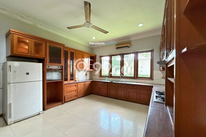 Disewakan Rumah Murah di Kemang Jakarta Selatan dengan 6 KT Disewakan Rumah Murah di Kemang Jakarta Selatan dengan 6 KT