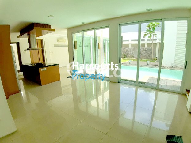 Disewakan Rumah Modern di Menteng Harga Rp 950 Juta/ Tahun Disewakan Rumah Modern di Menteng Harga Rp 950 Juta/ Tahun