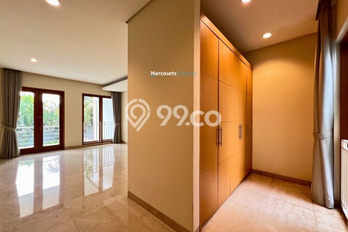 Hunian Ideal dengan LT 630m2 & LB 600m2 Disewakan di Kemang Hunian Ideal dengan LT 630m2 & LB 600m2 Disewakan di Kemang