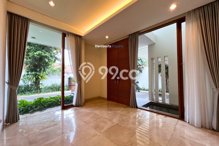 Hunian Ideal dengan LT 630m2 & LB 600m2 Disewakan di Kemang Hunian Ideal dengan LT 630m2 & LB 600m2 Disewakan di Kemang
