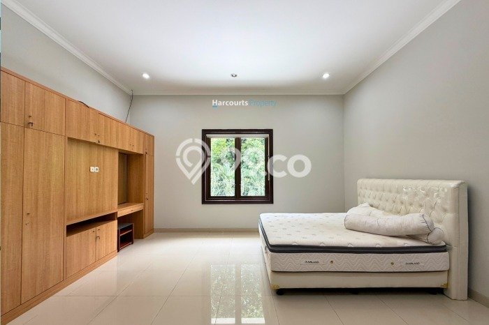 Sewa Rumah Nyaman di Senopati LT 490m2 / LB 400m2 Siap Huni Sewa Rumah Nyaman di Senopati LT 490m2 / LB 400m2 Siap Huni