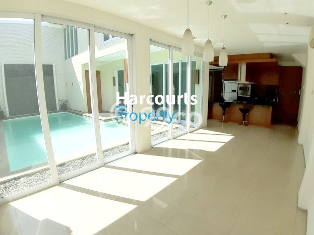 Disewakan Rumah Modern di Menteng Harga Rp 950 Juta/ Tahun Disewakan Rumah Modern di Menteng Harga Rp 950 Juta/ Tahun