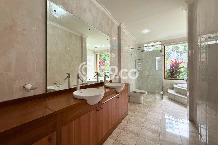 Rumah Kondisi Baik Disewakan di Kemang, Jakarta Selatan LT 1146m2, LB 600m2 Rumah Kondisi Baik Disewakan di Kemang, Jakarta Selatan LT 1146m2, LB 600m2