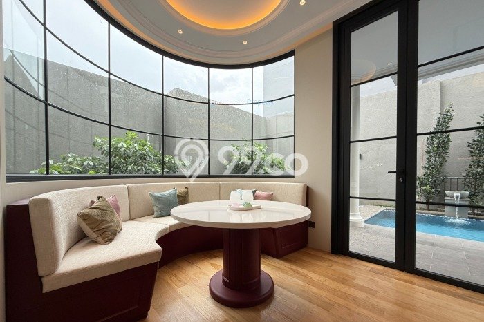 Dijual Rumah Luas Megah Dengan View Cantik di Senopati, Jakarta Selatan Dijual Rumah Luas Megah Dengan View Cantik di Senopati, Jakarta Selatan
