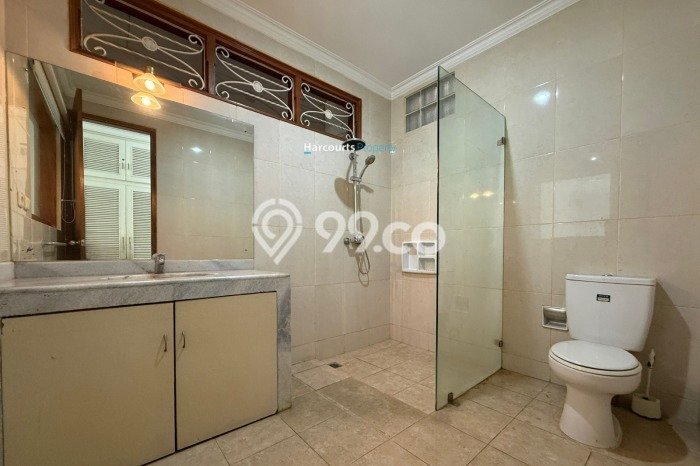 Rumah Kondisi Baik Disewakan di Kemang, Jakarta Selatan LT 1146m2, LB 600m2 Rumah Kondisi Baik Disewakan di Kemang, Jakarta Selatan LT 1146m2, LB 600m2