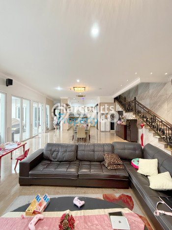 Dijual Rumah Mewah Elegan Dengan View Eksklusif di Patal Senayan, Jakarta Selatan Dijual Rumah Mewah Elegan Dengan View Eksklusif di Patal Senayan, Jakarta Selatan