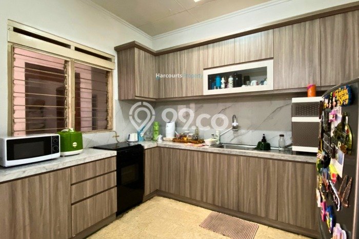 Rumah Elit Modern Siap Huni di Pakubuwono Jakarta Selatan Rumah Elit Modern Siap Huni di Pakubuwono Jakarta Selatan
