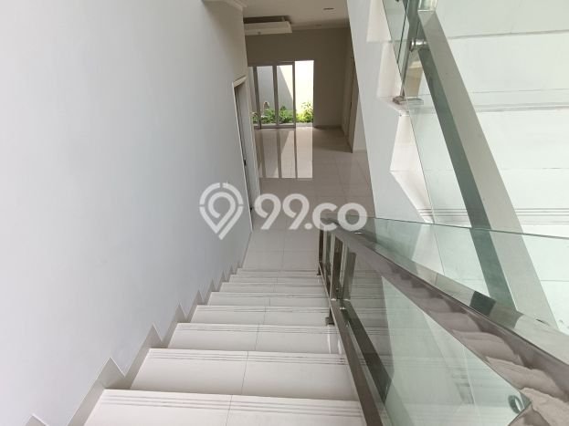 For Sale! Luxury House LT 300m2 Desain Modern di BSD Delatinos For Sale! Luxury House LT 300m2 Desain Modern di BSD Delatinos