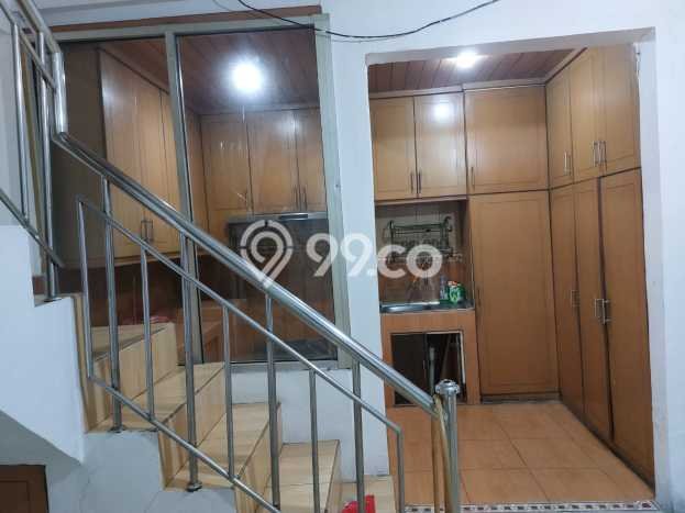 Rumah Strategis Modern Lb 180m2 di Ciputat, Tangerang Selatan Rumah Strategis Modern Lb 180m2 di Ciputat, Tangerang Selatan