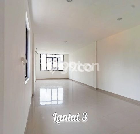 Ruko Area Strategis Kawasan Jelambar, Luas 180m², Siap Usaha Ruko Area Strategis Kawasan Jelambar, Luas 180m², Siap Usaha