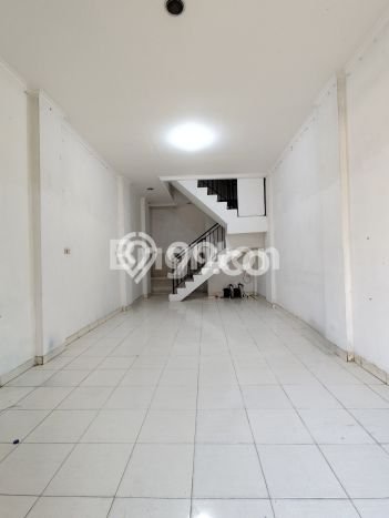 HOT DEAL! Rumah di Jelambar, 4 KM, Lingkungan Asri, LT 48m² LB 168m² HOT DEAL! Rumah di Jelambar, 4 KM, Lingkungan Asri, LT 48m² LB 168m²