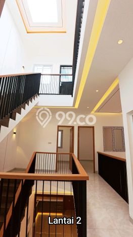 Rumah Mewah LB 210m2 Siap Huni Desain Elegan di Duri Kepa, Jakarta Barat Rumah Mewah LB 210m2 Siap Huni Desain Elegan di Duri Kepa, Jakarta Barat