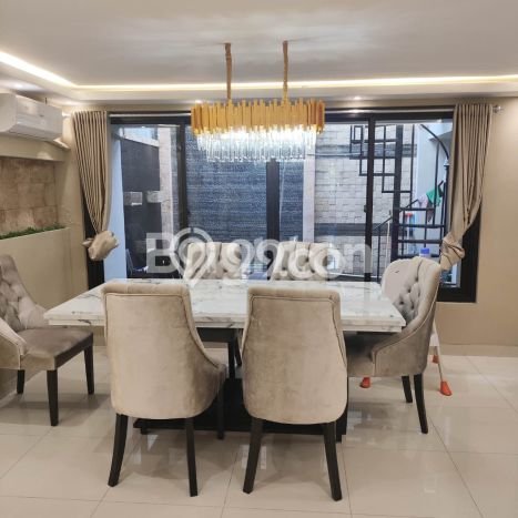 Dijual Rumah Luas Megah Dengan View Cantik di Green Ville, Jakarta Barat Dijual Rumah Luas Megah Dengan View Cantik di Green Ville, Jakarta Barat