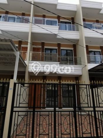 Rumah di Duri Kepa, Jakarta Barat, LT 135m² LB 405m² - JUAL CEPAT! Rumah di Duri Kepa, Jakarta Barat, LT 135m² LB 405m² - JUAL CEPAT!