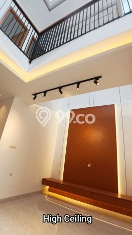 Rumah Mewah LB 210m2 Siap Huni Desain Elegan di Duri Kepa, Jakarta Barat Rumah Mewah LB 210m2 Siap Huni Desain Elegan di Duri Kepa, Jakarta Barat