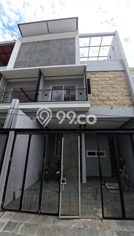 Rumah Mewah LB 210m2 Siap Huni Desain Elegan di Duri Kepa, Jakarta Barat Rumah Mewah LB 210m2 Siap Huni Desain Elegan di Duri Kepa, Jakarta Barat