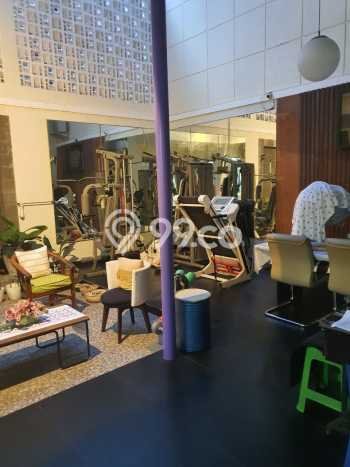 Rumah Mewah LB 330m2 Siap Huni Desain Elegan di Buah Batu, Bandung Rumah Mewah LB 330m2 Siap Huni Desain Elegan di Buah Batu, Bandung