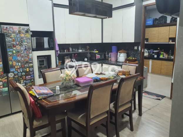 Rumah Mewah LB 330m2 Siap Huni Desain Elegan di Buah Batu, Bandung Rumah Mewah LB 330m2 Siap Huni Desain Elegan di Buah Batu, Bandung