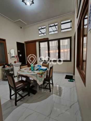 Rumah Mewah LB 200m2 Siap Pakai Desain Elegan di Sarijadi, Bandung Rumah Mewah LB 200m2 Siap Pakai Desain Elegan di Sarijadi, Bandung