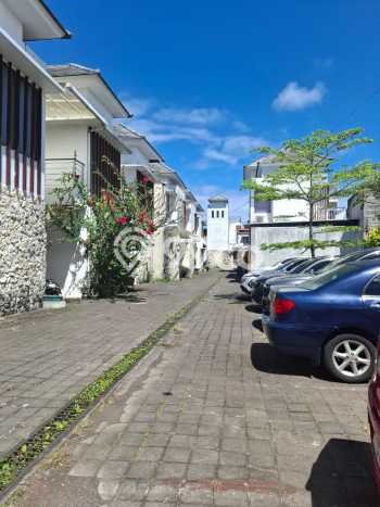 Vila Kawasan , Area 140m2m², Akses ke Pusat Kota Vila Kawasan , Area 140m2m², Akses ke Pusat Kota
