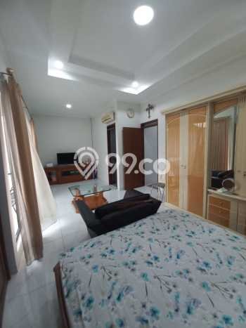 Rumah Elit Modern Tanpa Renovasi di Singgasana Bandung Rumah Elit Modern Tanpa Renovasi di Singgasana Bandung