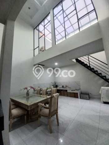 Rumah Elit Modern Tanpa Renovasi di Singgasana Bandung Rumah Elit Modern Tanpa Renovasi di Singgasana Bandung