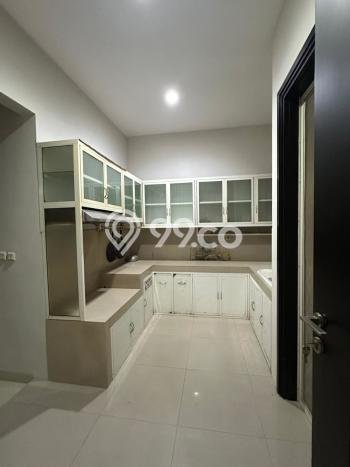 Rumah di Wiyung, Surabaya, LT 426m² LB 300m² Rumah di Wiyung, Surabaya, LT 426m² LB 300m²